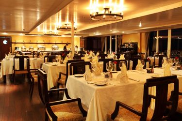 Jayavarman-Cruise-Restaurant-800x533