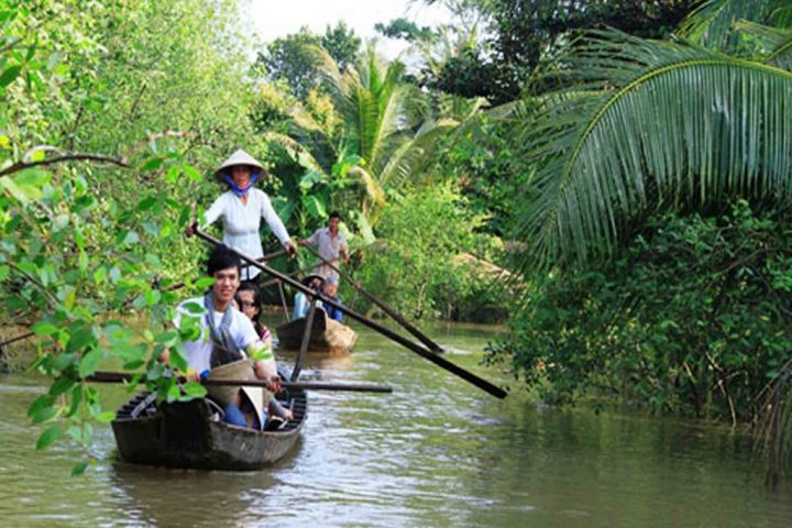2-Days Private Cu Chi Tunnels & Cai Be Floating Market Package Tour