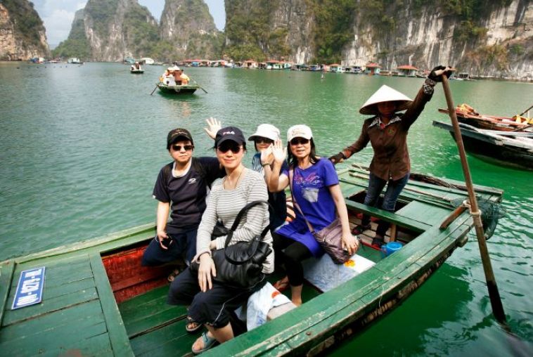 Floating village tour