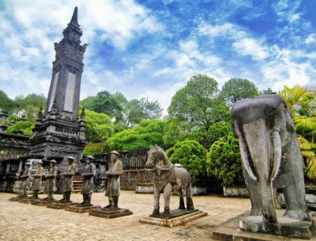Private Day Cycling In Hue With Dragon Boat Trip