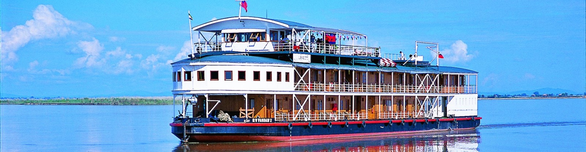 Deluxe Cruises ***
