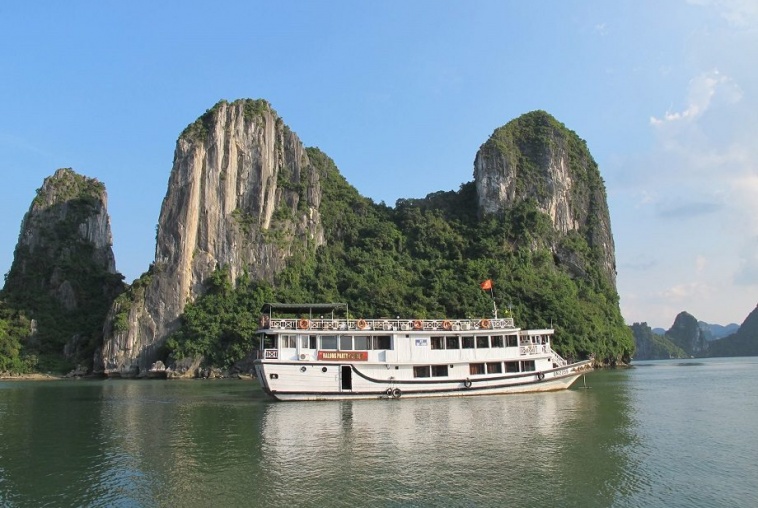Halong Party Cruise