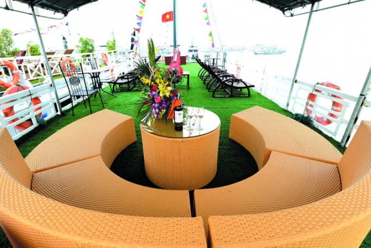Cruise sundeck