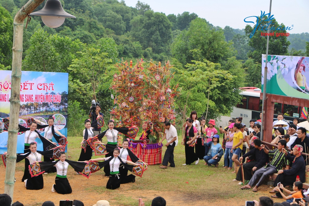 Het-Cha-Festival-Moc-Chau-Vietnam-Travel-Group