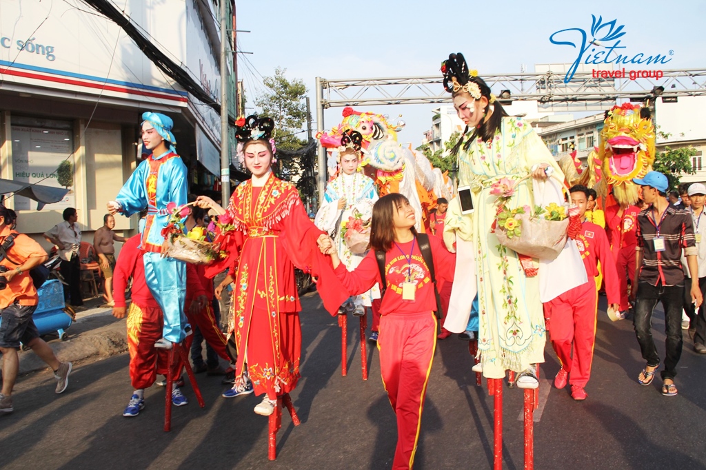 Tet-Nguyen-Tieu-Lantern-Festival-Cho-Lon-Vietnam-Travel-Group