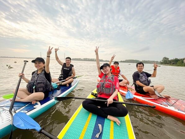 Kayaking on the river to explore the beauty of the Mekong Delta 