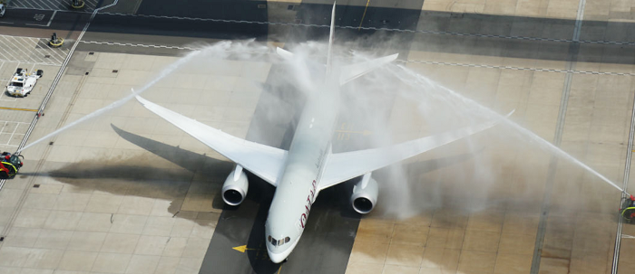 Qatar-first-touched-down-in-Da-Nang-with-water-cannon-salute