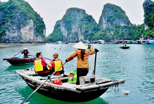 Full Day Ha Long Bay Group Tour