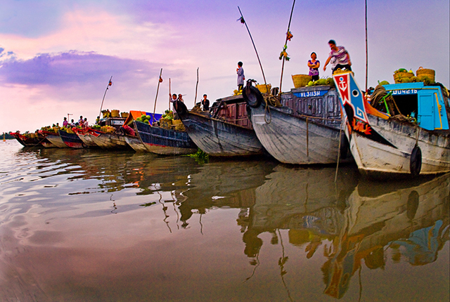 Cu Chi tunnel and Cai Be floating market package tour