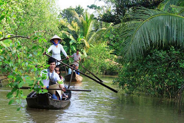 Cu Chi tunnel and Cai Be floating village package tour