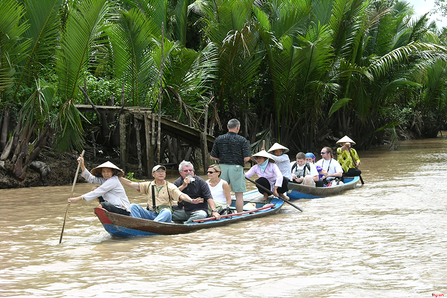 Cu Chi Tunnels and Mekong Delta highlight tour