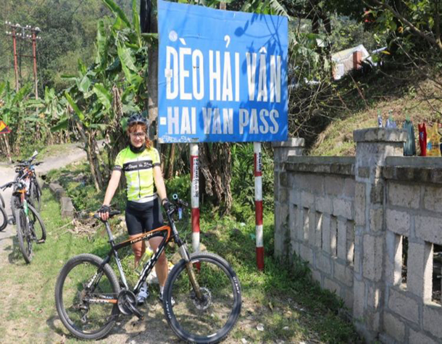 1 day cycling tour in Hai Van Pass, Vietnam
