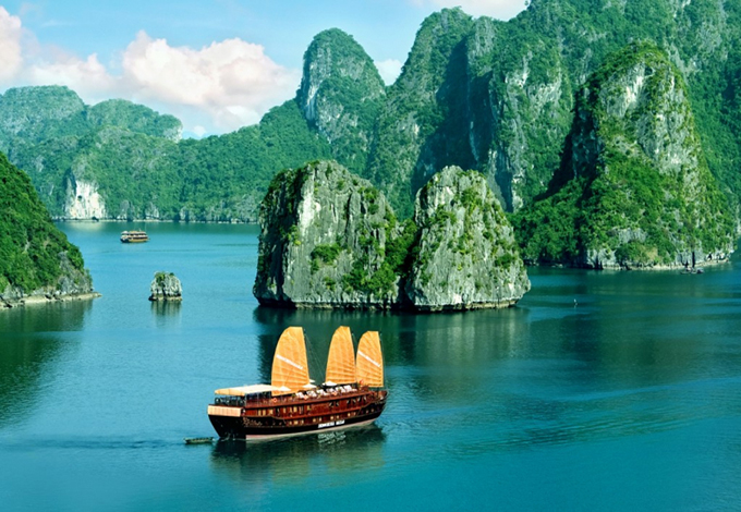 Halong Bay - Bai Tu Long luxury cruise tour