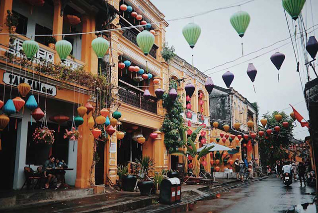 Vietnam central 5-days package tour