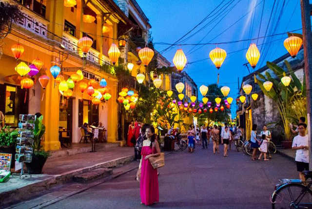 Vietnam central 5-days package tour