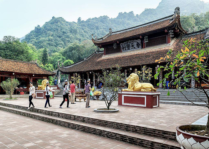 Hanoi to Perfume Pagoda 1 day tour