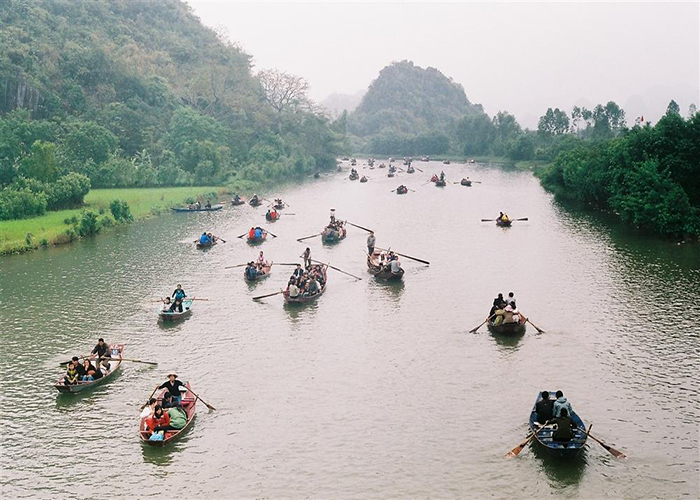 Hanoi to Perfume Pagoda 1 day tour