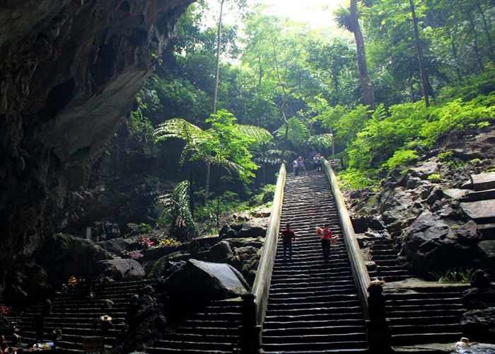 Hanoi to Perfume Pagoda 1 day tour